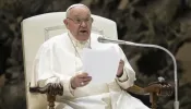 Papa diz que é preciso “dar espaço a  Deus” e rezar por “paz real” em audiência geral