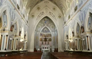 Parte interna da catedral de Aracaju.