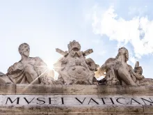 Imagem ilustrativa da entrada dos Museus do Vaticano.