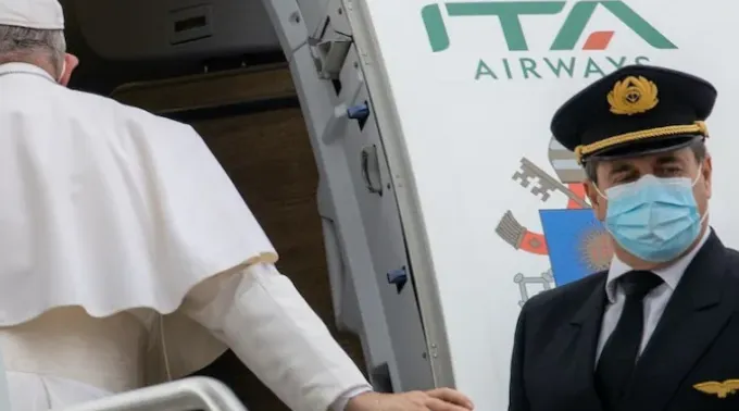 Papa Francisco embarca em avião da ITA Airways. ?? 