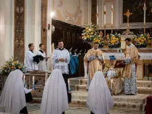 Recepção do hábito e profissão dos votos temporários das Irmãs Adoradoras em Nápoles.