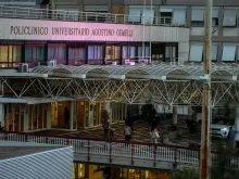 O Hospital Policlínico Gemelli, onde o papa Francisco está internado.