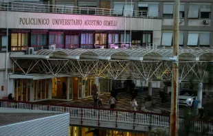 O Hospital Policlínico Gemelli, onde o papa Francisco está internado.