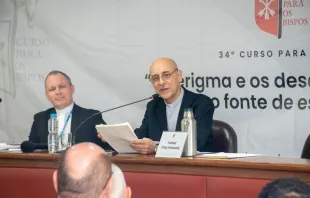 Prefeito do Dicastério para a Doutrina da Fé, cardeal Victor Manuel Fernández, na conferência no 54º Curso para Bispos do Brasil.
