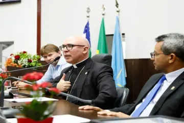 Dom Ricardo Hoepers fala em audiência pública na câmara municipal de Luziânia (GO)