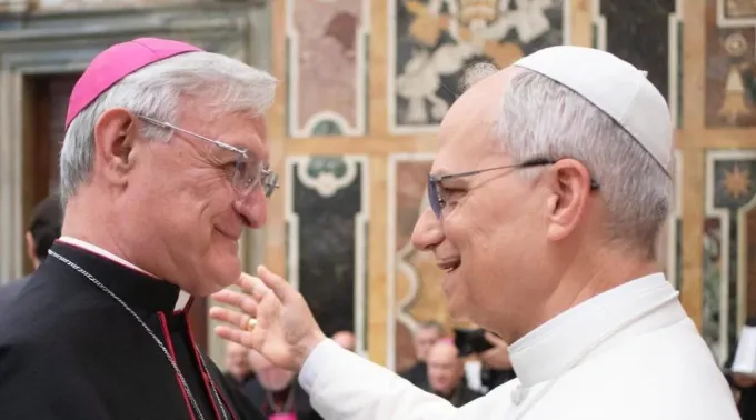 O arcebispo Andrés Carrascosa Coso com o papa Leão XIV. ?? 