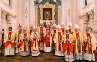 Cardeal Paulo Cezar Costa no santuário mariano de Berdychiv, na Ucrânia