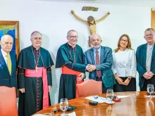 Da esquerda para a direita: Everton Vargas, dom Giambattista Diquattro, cardeal Pietro Parolin, Lula, Janja e dom Jaime Spengler