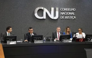 Ao centro está o presidente do STF e CNJ, ministro Luís Roberto Barroso