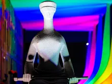 STF Iluminado com as cores vermelho, laranja, amarelo, verde, azul, rosa e roxo em alusão ao Dia do Orgulho LGBTQIAPN+, celebrado em 28 de junho.