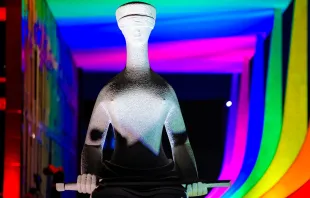 STF Iluminado com as cores vermelho, laranja, amarelo, verde, azul, rosa e roxo em alusão ao Dia do Orgulho LGBTQIAPN+, celebrado em 28 de junho.