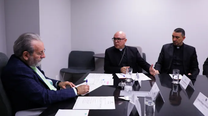 Dom Ricardo Hoepers, secretário-geral da CNBB e José Hiran Gallo, presidente do CFM