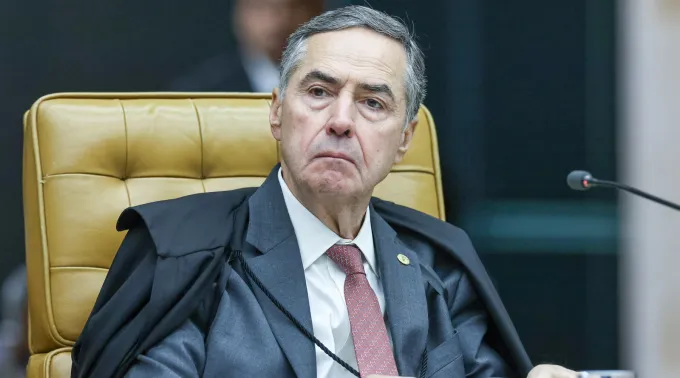 ministro Luís Roberto Barroso, agora aposentado.