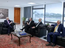O cardeal Jaime Spengler, presidente da CNBB e dom João Justino de Medeiros, primeiro vice-presidente, em audiência com o presidente do STF, ministro Edson Fachin