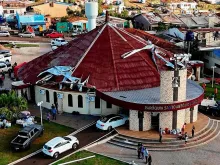 Igreja matriz da paróquia Santo Antônio de Pádua, em Rio Bonito do Iguaçu (PR), depois do tornado de 7 de novembro.
