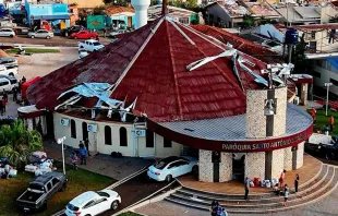 Igreja matriz da paróquia Santo Antônio de Pádua, em Rio Bonito do Iguaçu (PR), depois do tornado de 7 de novembro.