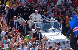 Papa Francisco é acolhido pelos jovens no Parque Eduardo VII, na JMJ Lisboa 2023
