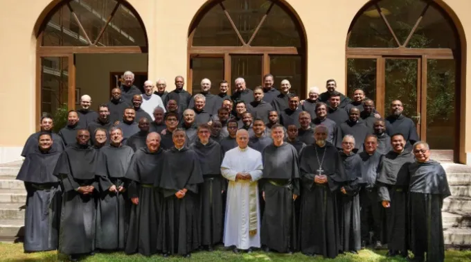 Leão XIV com seus irmãos agostinianos em Roma / Imagem ilustrativa. ?? 
