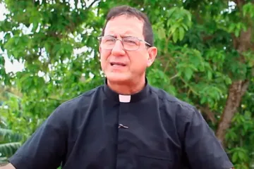 O padre cubano Alberto Reyes