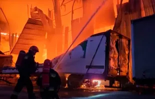 O depósito da Cáritas Ucrânia atacado pelo exército russo.