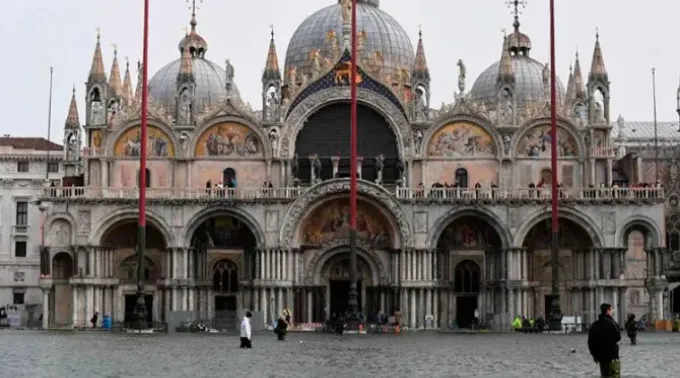 Imagem da Basílica de São Marcos em Veneza durante a época das cheias ?? 