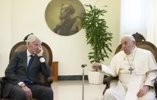 Bill Clinton e papa Francisco no Vaticano.