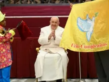 Papa Francisco celebrou hoje seu 87º aniversário com as crianças  na Sala Paulo VI.