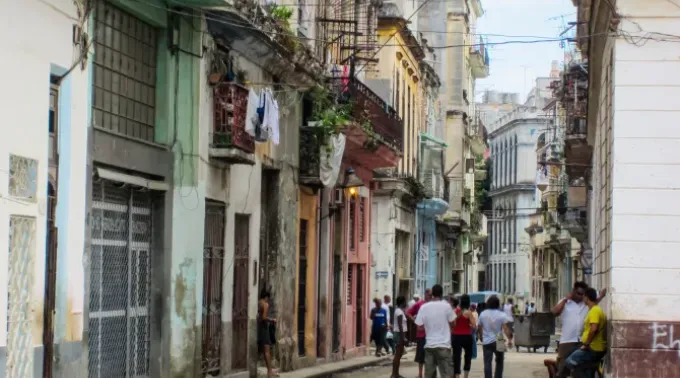 Cidadãos nas ruas de Havana, Cuba. ?? 