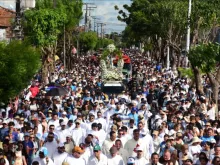 Fiéis participam da Caminhada com Maria 2025, em Fortaleza (CE)