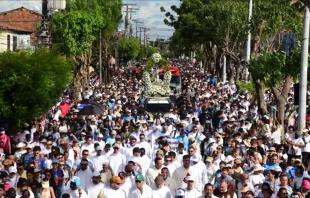 Fiéis participam da Caminhada com Maria 2025, em Fortaleza (CE)