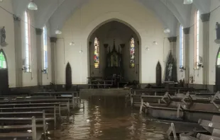 Parte interna da paróquia Imaculada Conceição, no bairro Rio Branco, em Canoas (RS) alagada pelas cheias