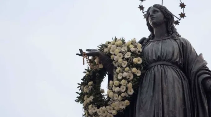 A Imaculada Conceição na praça de Espanha, em Roma ?? 