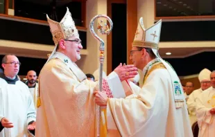 O cardeal Pierbattista Pizzaballa com dom Bruno Varriano.