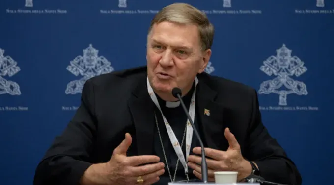 Cardeal Joseph Tobin, arcebispo de Newark (EUA) ?? 