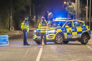 Veículo policial em Finglas, norte de Dublin.