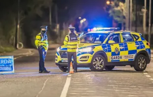 Veículo policial em Finglas, norte de Dublin.