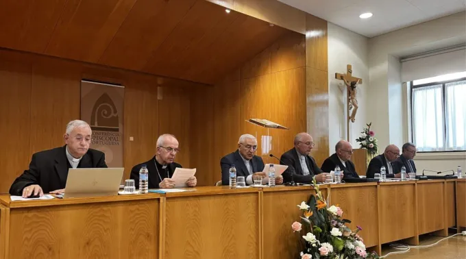 Bispos da CEP reunidos