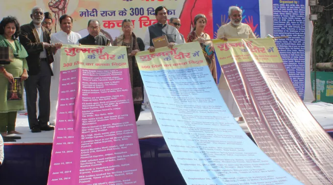 Ativistas mostram lista de atrocidades contra minorias nos primeiros 300 dias do governo de Narendra Modi ?? 