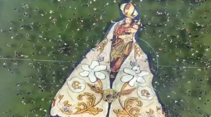 Imagem gigante de Nossa Senhora de Nazaré na vitória do Remo. ?? 