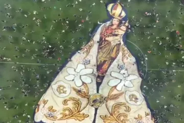 Imagem gigante de Nossa Senhora de Nazaré na vitória do Remo.