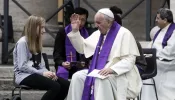 Papa Francisco atende confissões em paróquia de Roma na iniciativa 24 horas para o Senhor