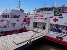 Barcos Hospitais Papa Francisco e Papa São João XXIII.