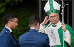 O Papa Leão XIV celebrou hoje (5), a missa para para os membros da Gendarmaria Vaticana na Gruta de Lourdes, nos Jardins do Vaticano.