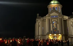 Procissão luminosa e terço no dia 2 de fevereiro de 2025.