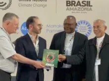 Cardeais entregam documento na COP 30.