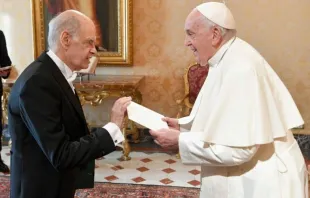 Everton Vieira  entregou hoje (6), suas credenciais como embaixador do Brasil junto à Santa Sé ao papa Francisco, no Vaticano.