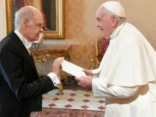 Everton Vieira  entregou hoje (6), suas credenciais como embaixador do Brasil junto à Santa Sé ao papa Francisco, no Vaticano.