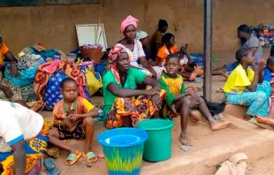 Cristãos deslocados das suas casas em Burkina Faso.