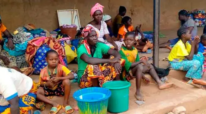 Cristãos deslocados das suas casas em Burkina Faso. ?? 