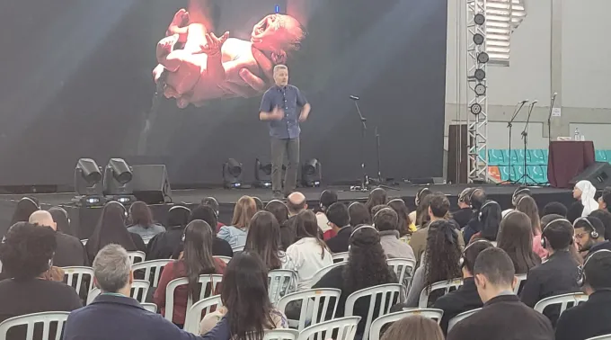 Christopher West fala aos participantes do congresso internacional Amor Humano no Plano Divino sobre a Teologia do Corpo